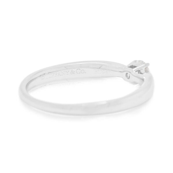 טבעת סוליטר יהלום קלאסית 0.20ct ברליאנט עגול Tiffany & Co. פלטינה (חדשה)