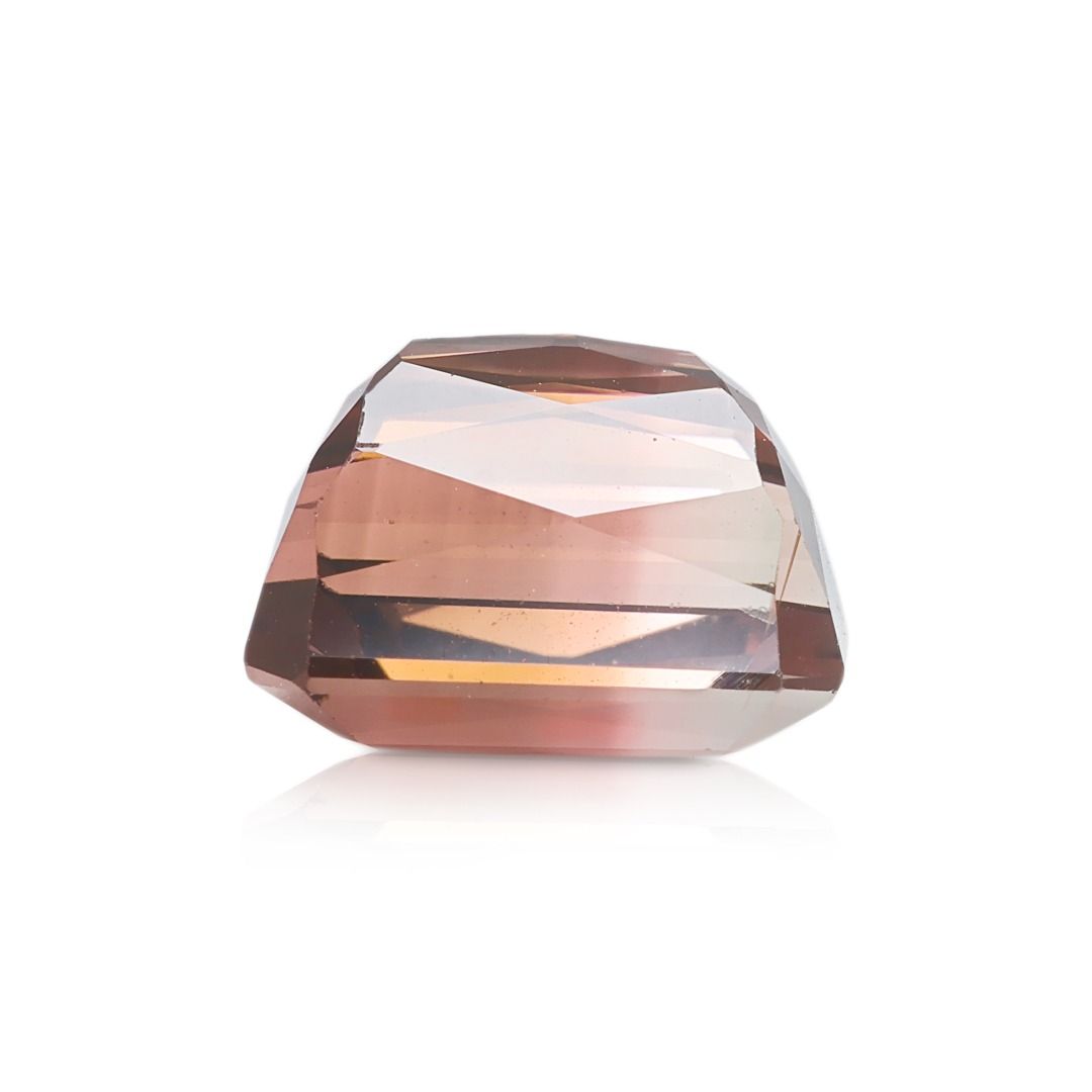 ⁦אבן חן טורמלין טבעית חופשית, 7.39ct, דו-גונית, בחיתוך בריליאנט משופר מלבני, עם תעודת NGI⁩ – תמונה ⁦4⁩