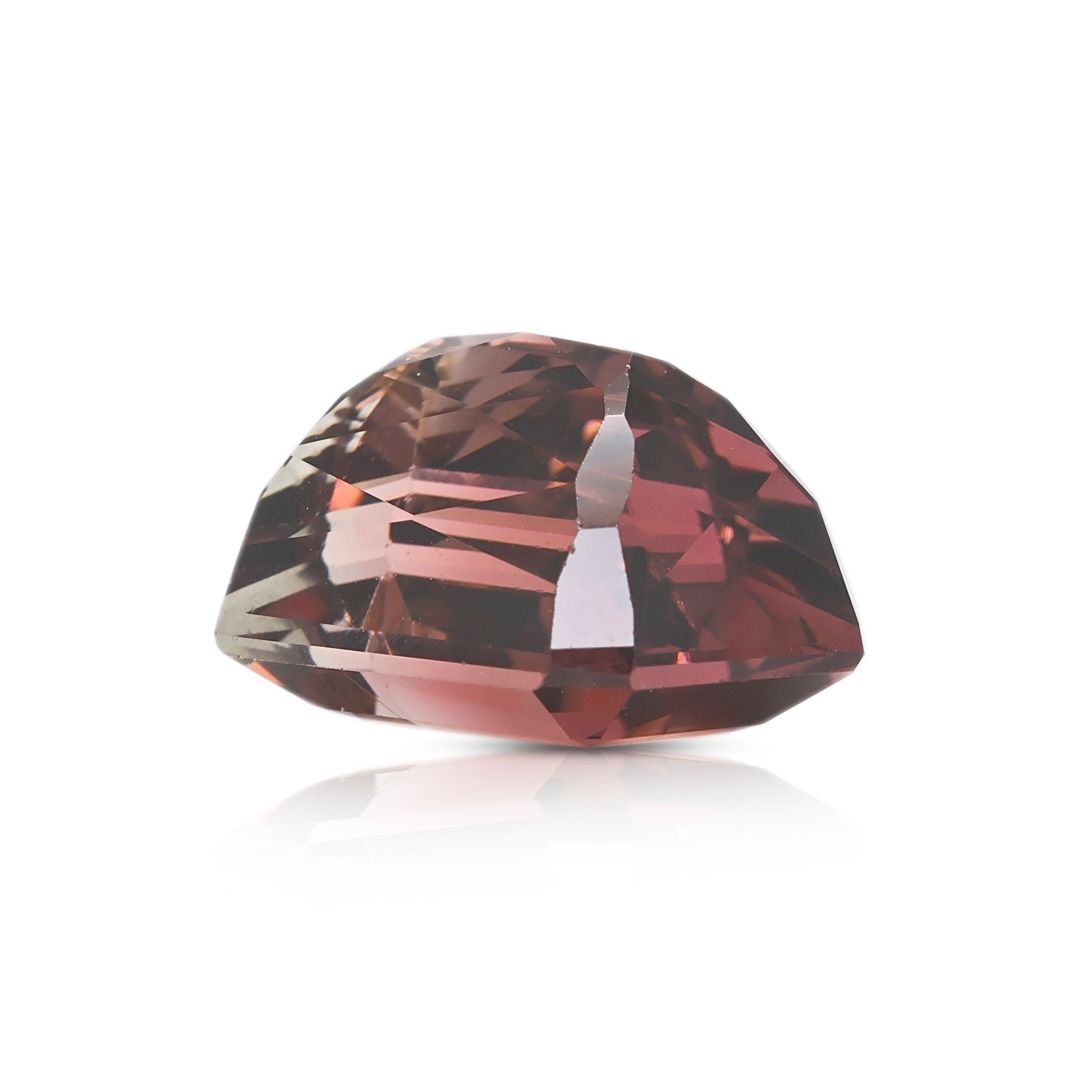 ⁦אבן חן טורמלין טבעית חופשית, 7.39ct, דו-גונית, בחיתוך בריליאנט משופר מלבני, עם תעודת NGI⁩ – תמונה ⁦5⁩