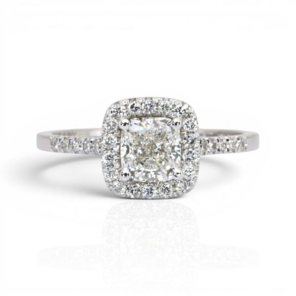 טבעת הילה מזהב לבן 18k, משובצת יהלומים טבעיים מתועדת IGI במשקל 1.16 קראט