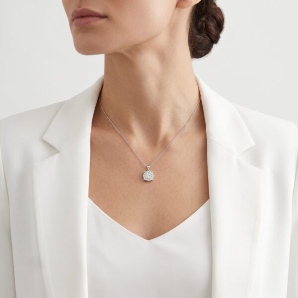 תליון הילה קלאסי עם יהלום טבעי 0.42ct בזהב לבן 18K (חדש)
